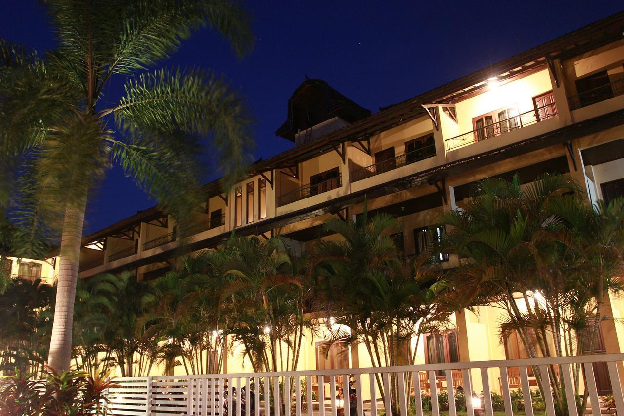 Puri Senggigi Hotel Mangsit Exterior foto