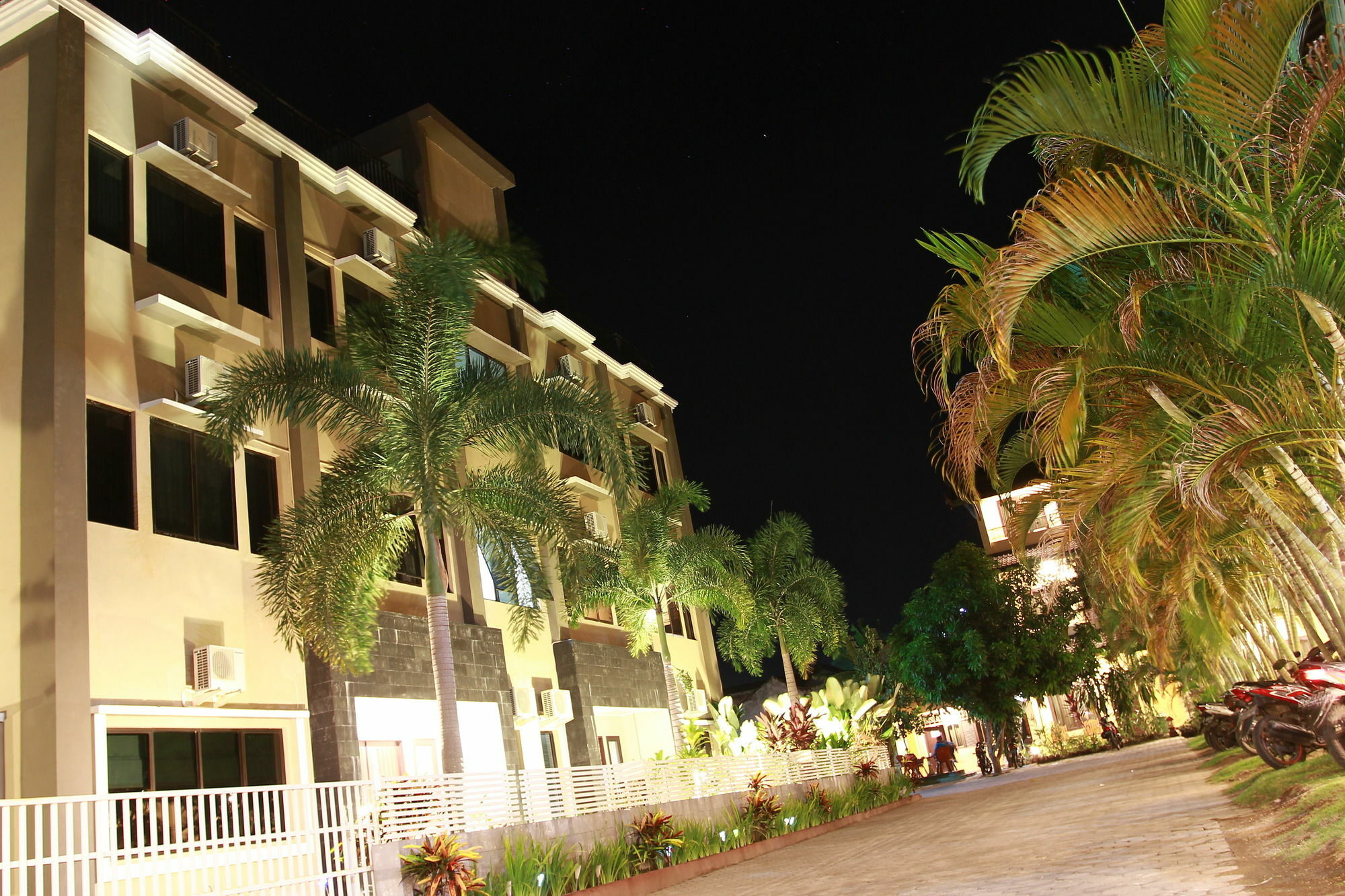 Puri Senggigi Hotel Mangsit Exterior foto