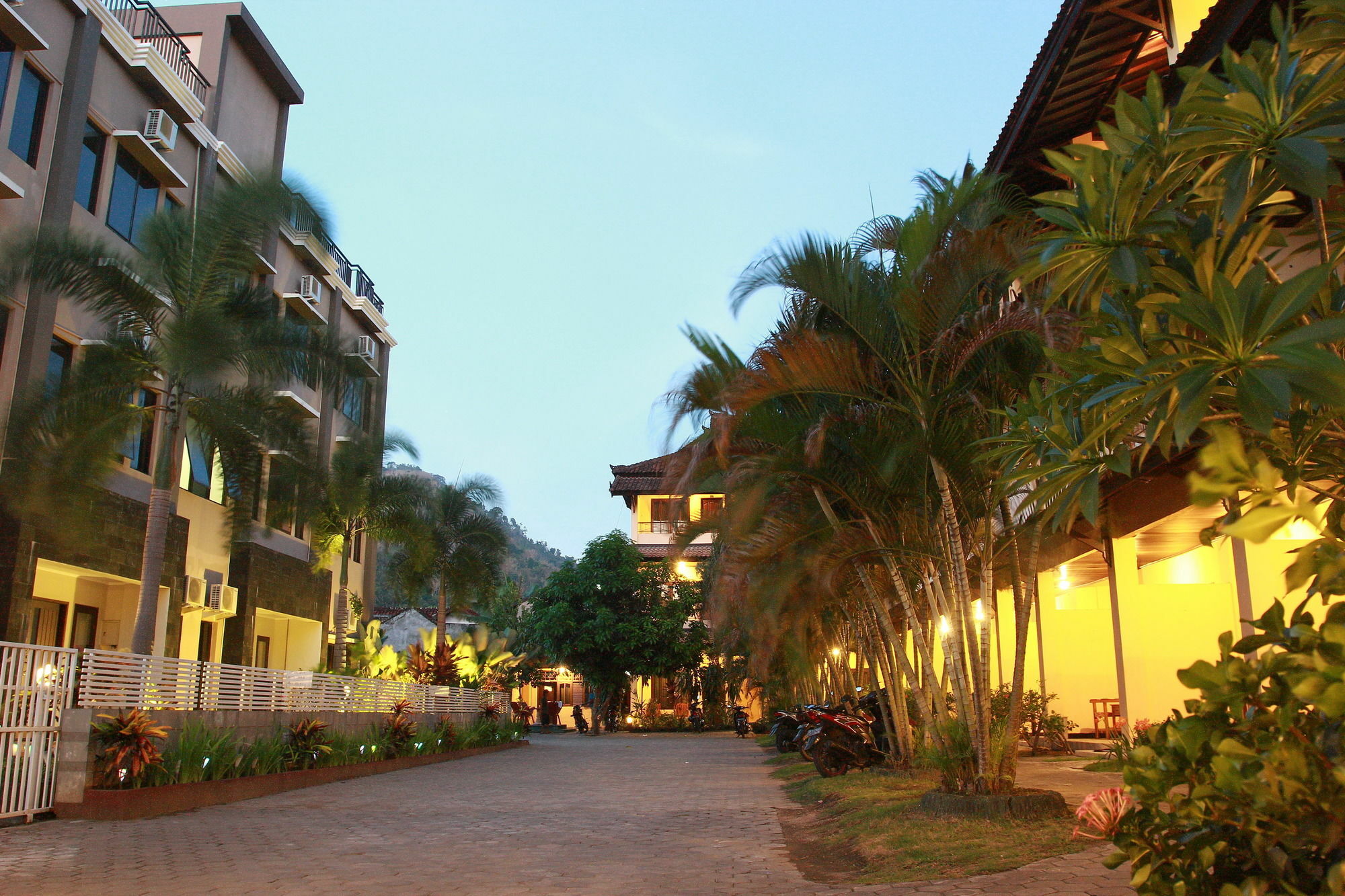 Puri Senggigi Hotel Mangsit Exterior foto